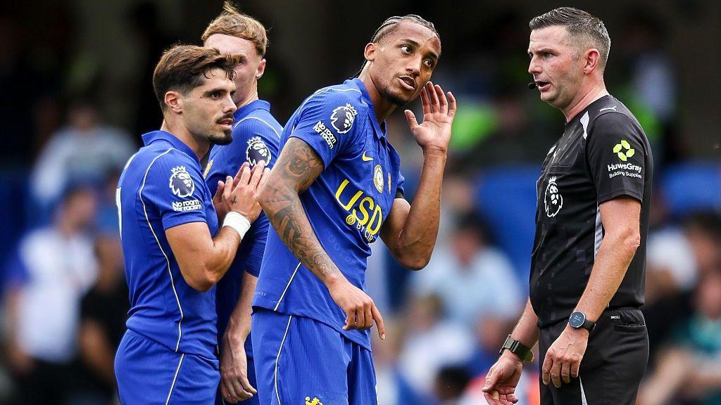 Chelsea-Brighton Officials Forced to Go Old School